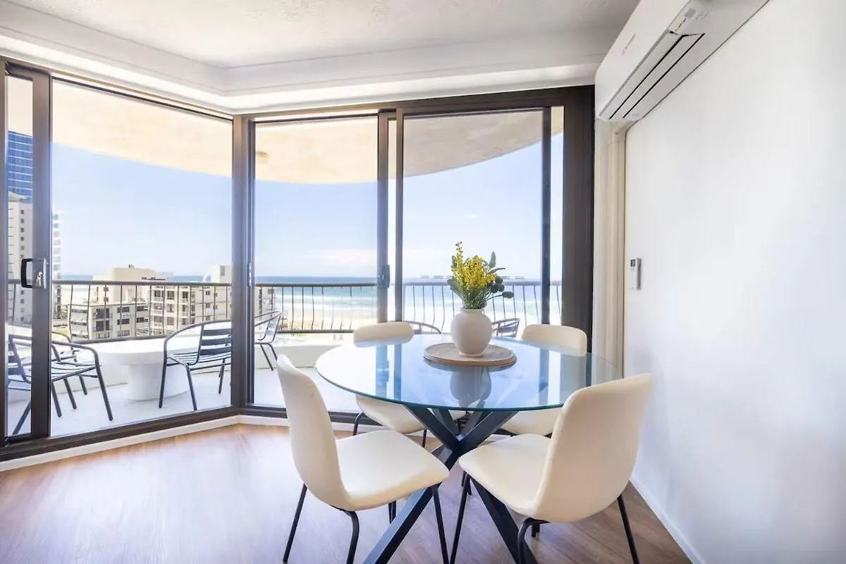 Luxurious Beachfront Apartment Gold Coast