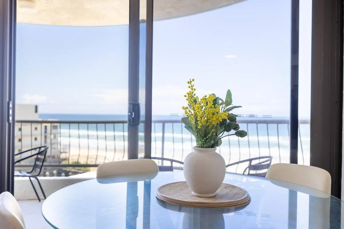 Luxurious Beachfront Apartment Gold Coast