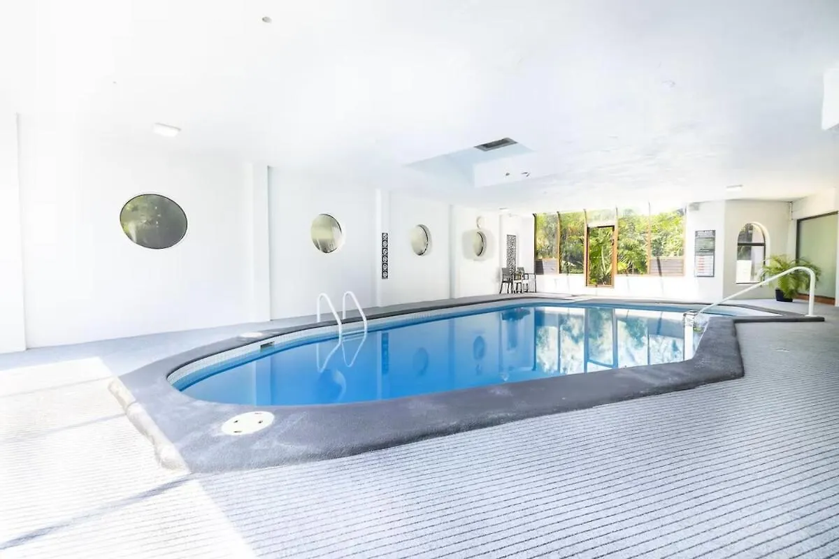 Luxurious Beachfront Apartment Gold Coast